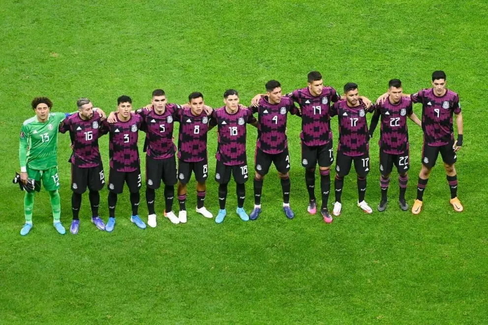 Una formación de la selección mexicana en la previa de un partido de la Nations League de la Concacaf. Foto: Aires de Hidalgo. 