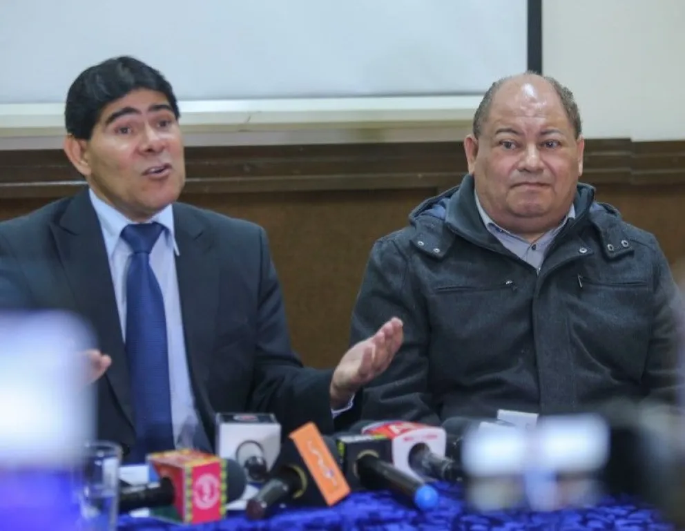 El abogado Jorge Pérez y el exministro Carlos Romero dieron conferencia de prensa el martes. Foto: APG