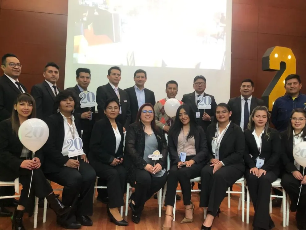 Personal del Hotel Camino Real en su 20 aniversario
