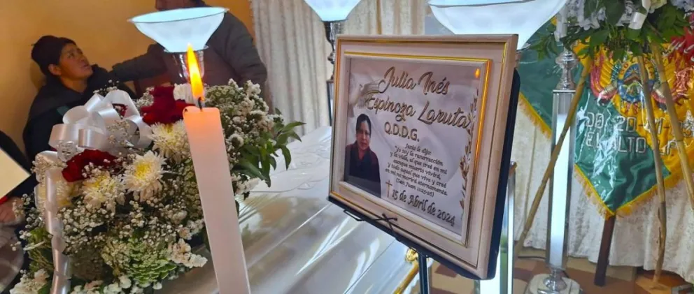 Velorio de la maestra Julia Inés Espinoza.    FOTO: Captura de pantalla de Unitel