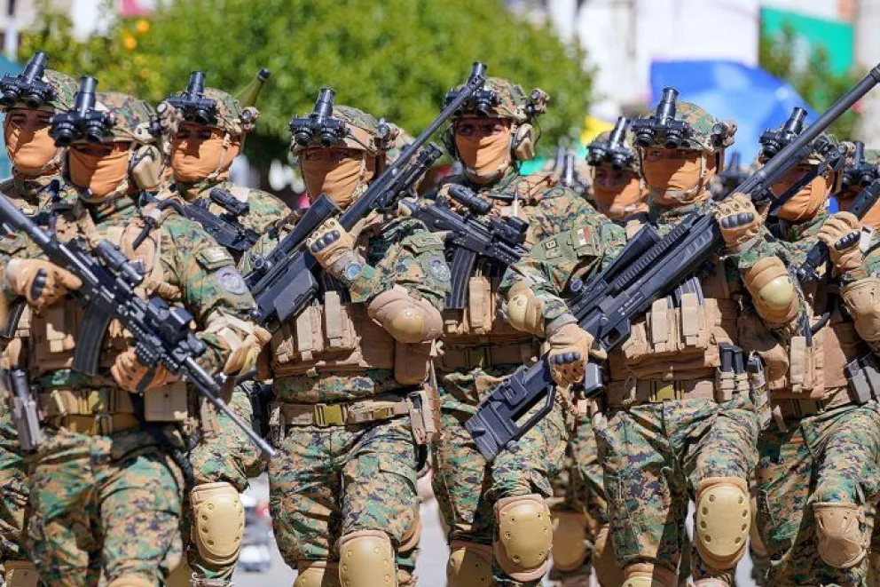 Fuerzas Armadas en un desfile militar.       Foto: APG