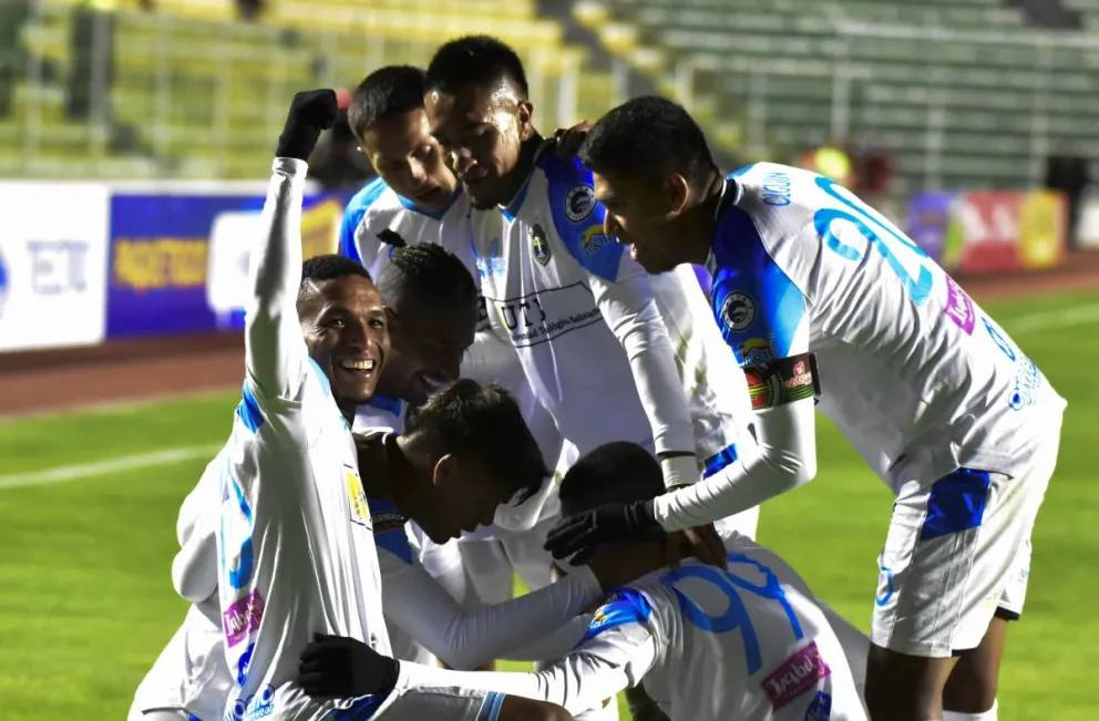 La celebración de los jugadores de San Antonio que eliminaron a Bolívar. Foto: APG