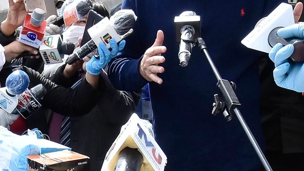 Periodistas durante una entrevista. Foto: APG