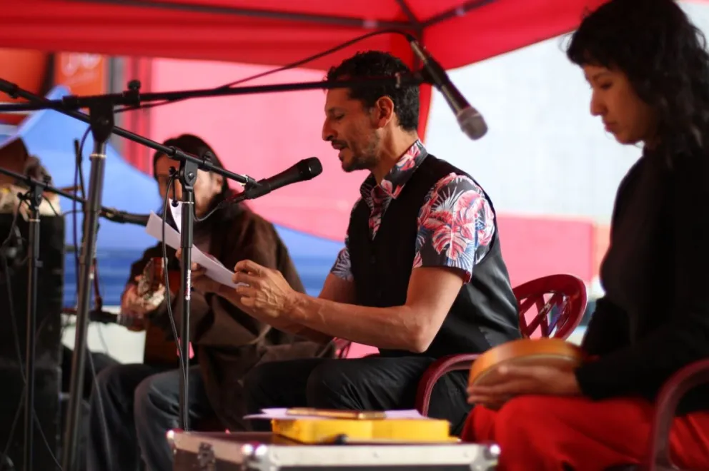 Una lectura dramatizada durante la FIL.    FOTO: CDLLP