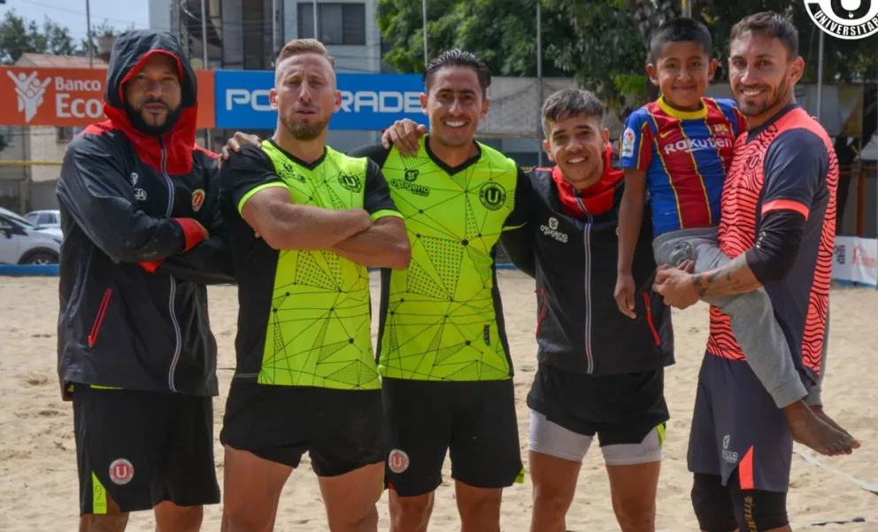 Lencinas (segundo desde la izquierda( y varios de sus compañeros. Foto: U de VInto