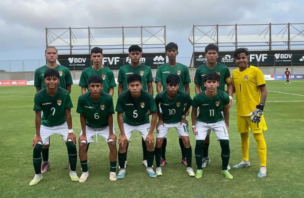 Formación inicial de la Sub 16 de Bolivia, que le ganó a Venezuela. Foto: FBF