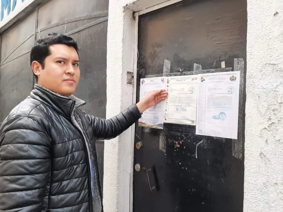 Las notas en las puertas de la dirección del MAS. Foto: Horacio Martínez