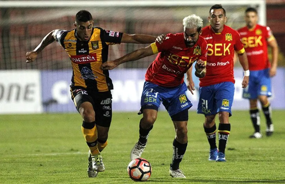 Incidencia del partido de 2017 entre Unión Española y The Strongest, que se jugó en el estadio Santa Laura. Foto: Conmebol