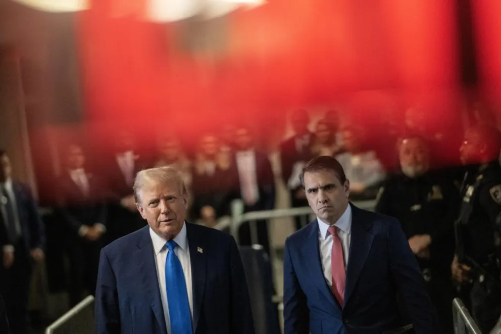 El expresidente de EEUU, Donald Trump , con su abogado Todd Blanche. Foto: EFE 