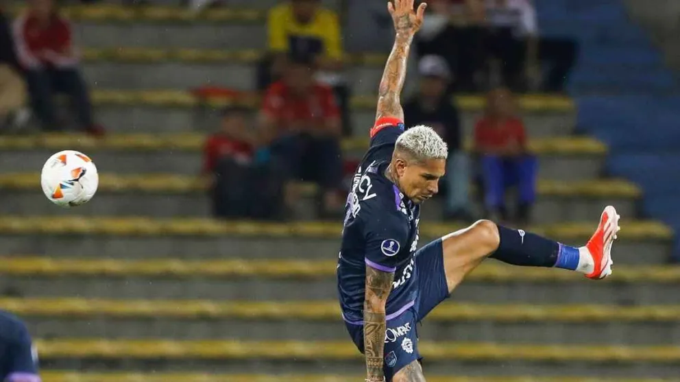 Paolo Guerrero, la gran figura peruana que atraviesa un mal momento. Foto EPA