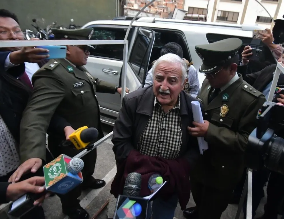 El ex ministro de minería Luis Alberto Echazu fue aprehendido a raíz de la denuncia que hizo YLB la semana pasada sobre un daño económico de  cuatrocientos veinticinco millones de bolivianos. FOTO/Daniel MIRANDA@APGNoticiasBo