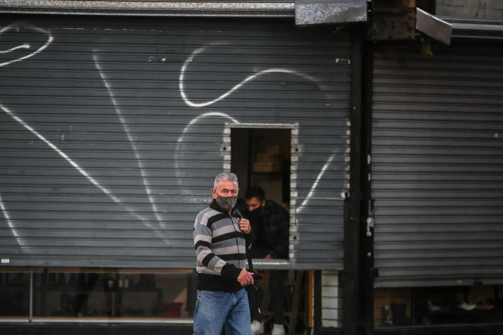 UN trabajador en la capital argentina. Foto: EFE