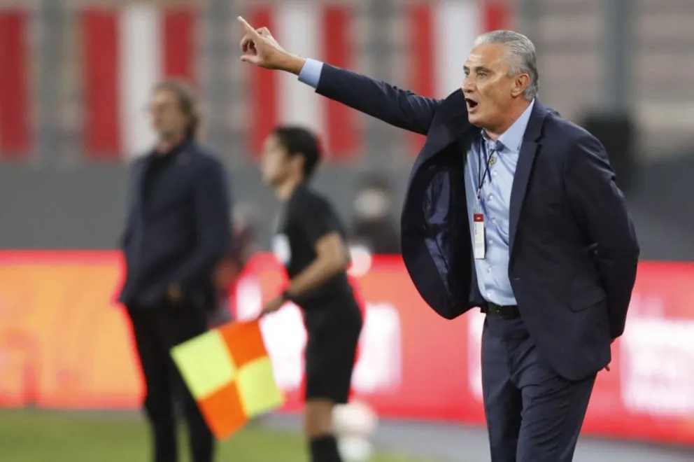 Tite, el entrenador que dirigirá por cuarta vez en La Paz, este miércoles al mando de Flamengo. Foto: Andina