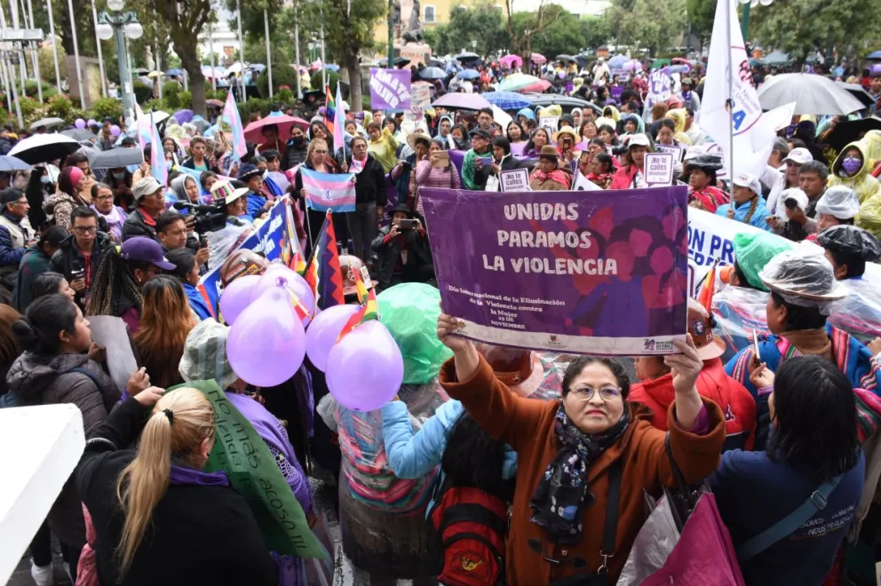 Una marcha contra los feminicidios y violencia de género protagonizada por mujeres en 2023. Foto: ABI
