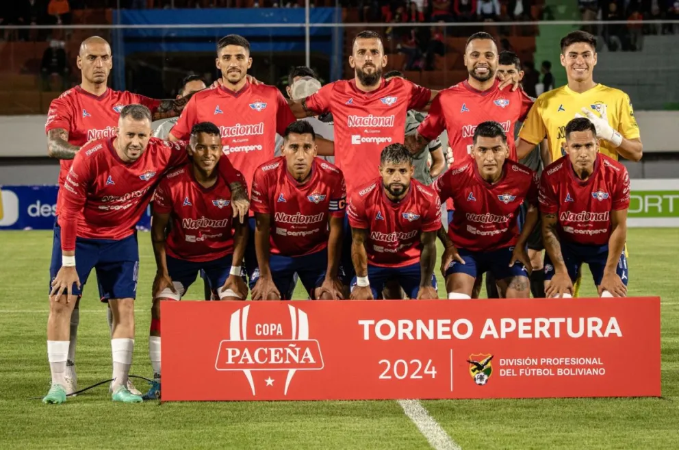 El plantel de Wilstermann antes de afrontar uno de los partidos del torneo Apertura. Foto: club Wilstermann