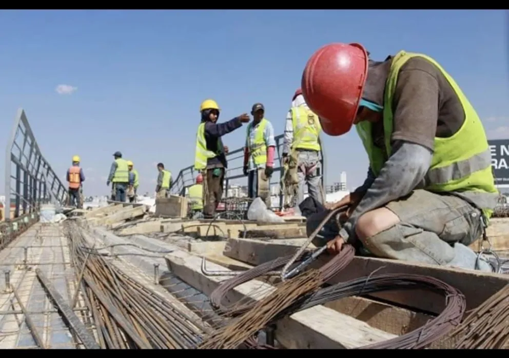 La construcción absorbe mano de obra y alerta impactos negativos por incremento salarial. Foto: Caboco
