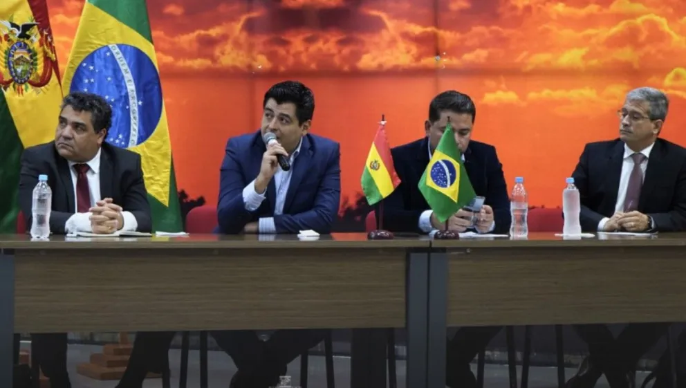 La reunión de los representantes de Bolivia y Brasil. Foto: ABI 