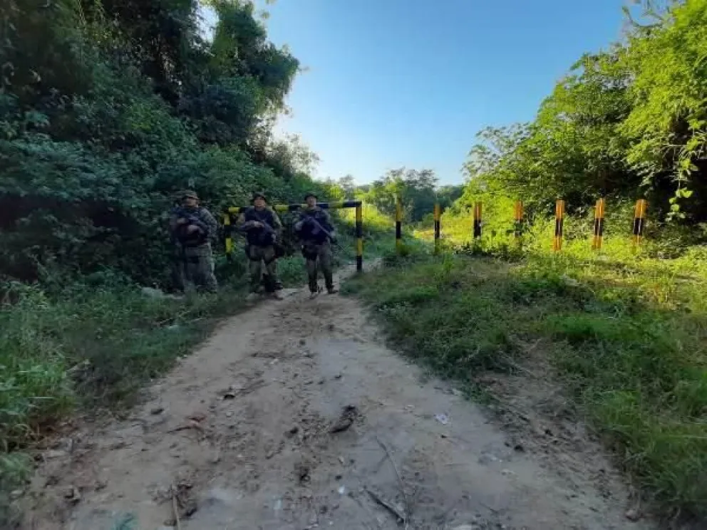 Gendarmes (policías) argentinos en una zona fronteriza. Foto: Informe Salta