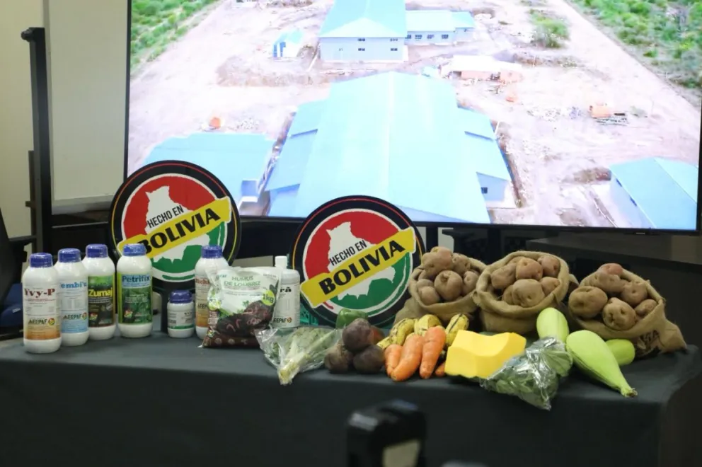 Una mesa con productos que se cultivan en territorio nacional. Foto: EPPAF