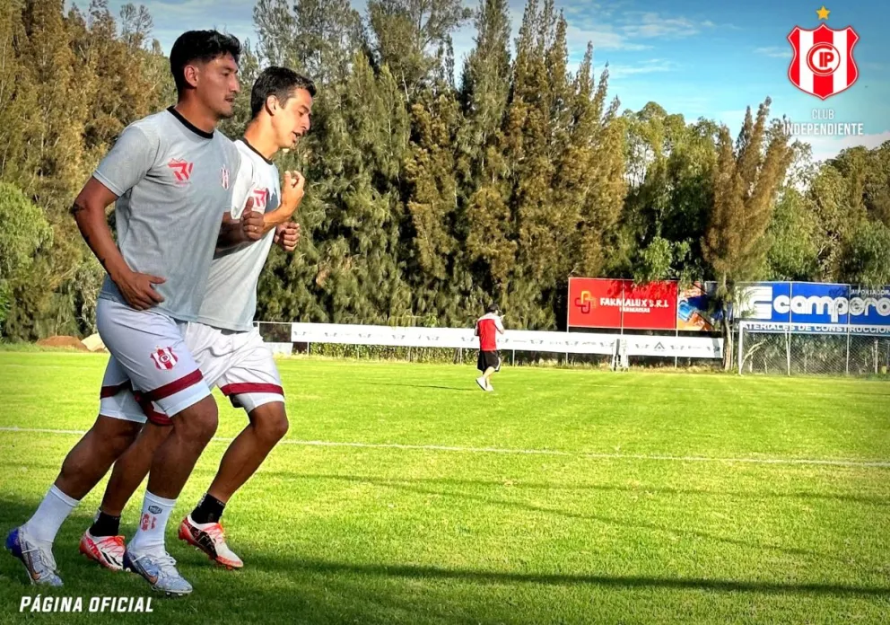 Thomas Santoz y Miguel Quiroga, en uno de los entrenamientos del Inde. Foto Independiente 