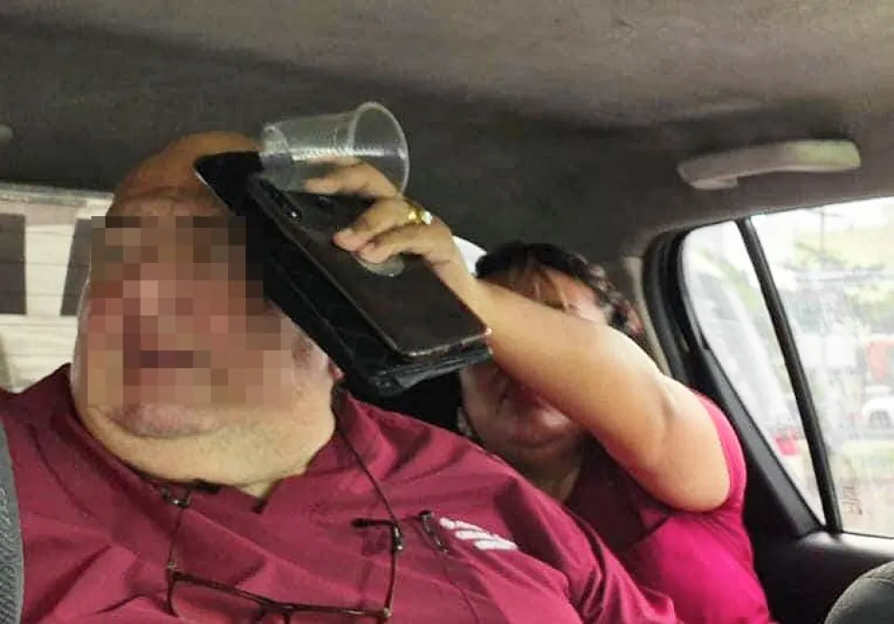 El acusado al salir del juzgado en Santa Cruz. Foto: Concejal Manuel Saavedra