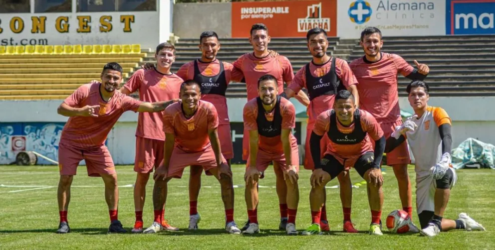 Jugadores del Tigre posan luego de la sesió0n de este viernes en Achumani. Foto: The Strongest