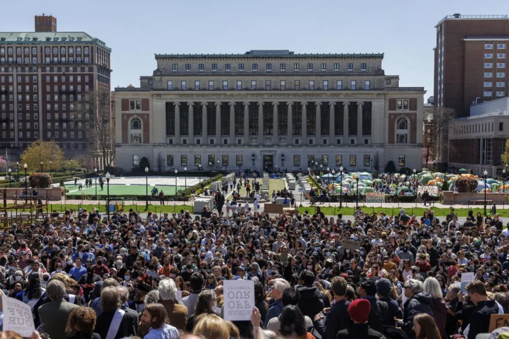Estudiantes propalestinos acampan en el campus de la Universidad de Columbia en Nueva York EE.UU., el 22 de abril de 2024. Foto: EFE