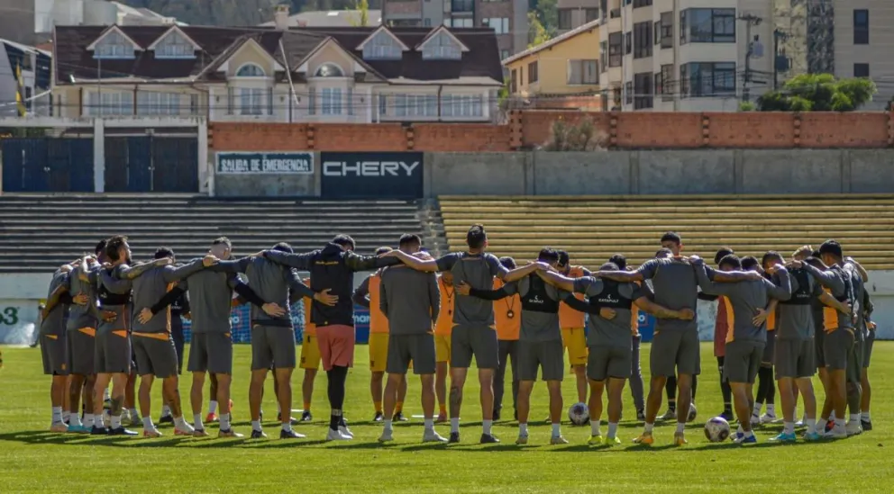 Jugadores del Tigre en los momentos previos al cierre de prácticas del sábado. Foto: club The Strongest