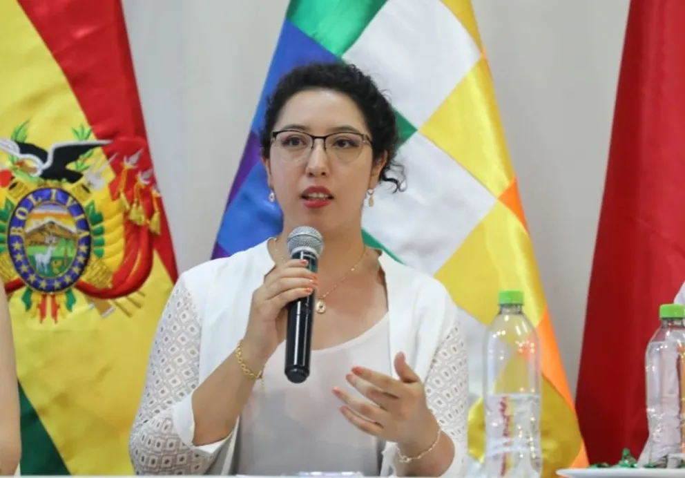 La presidenta de YLB, Karla Calderón, informó que se busca reencaminar el proceso de industrialización de litio. Foto: ABI.