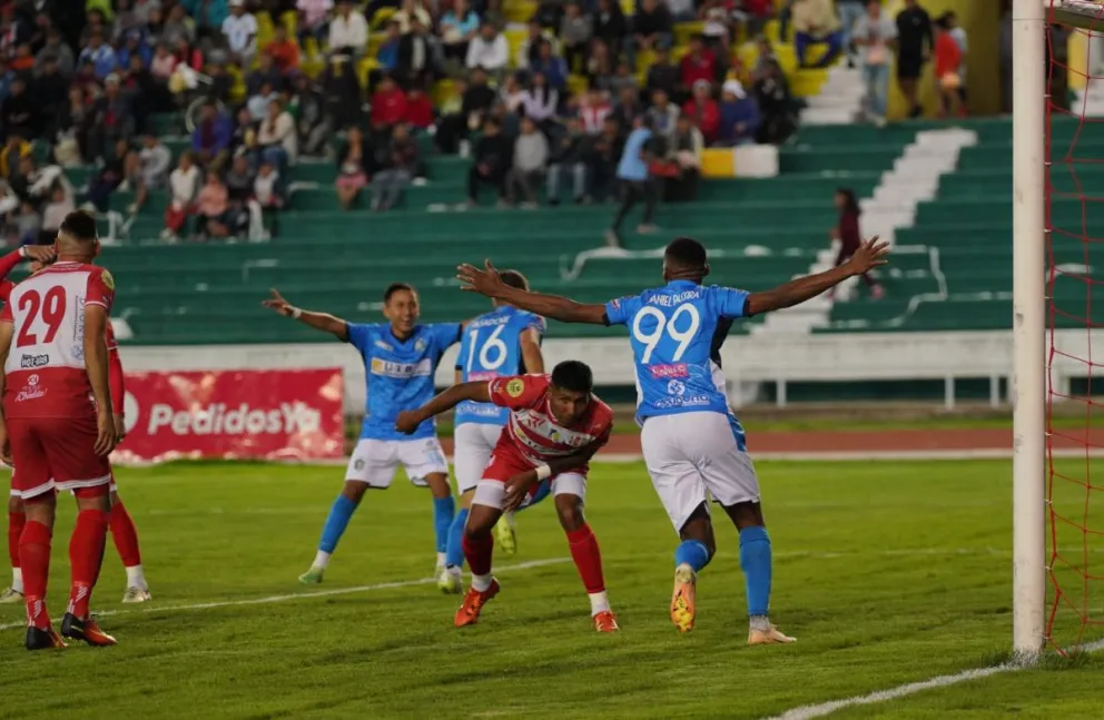 Jugadores de San Antonio celebran el tanto de Pasadore. Foto: APG.