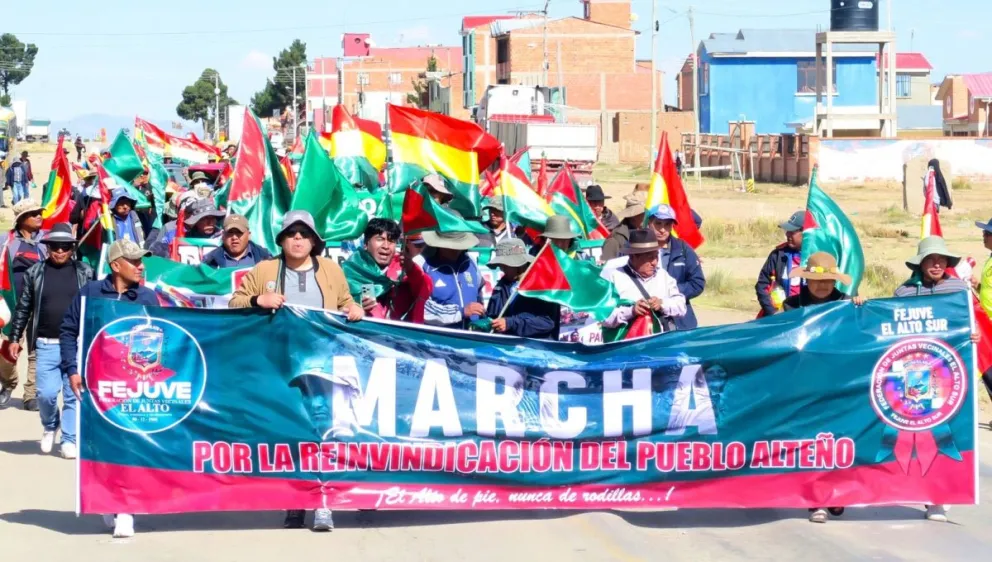 La marcha protagonizada por las juntas vecinales. Foto: Fejuve El ALTO oficial en Facebook