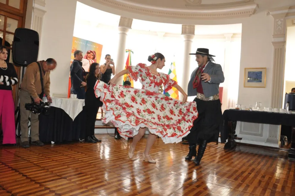 La chacarera fue parte de la presentación del encuentro. Foto: Embajada Argentina