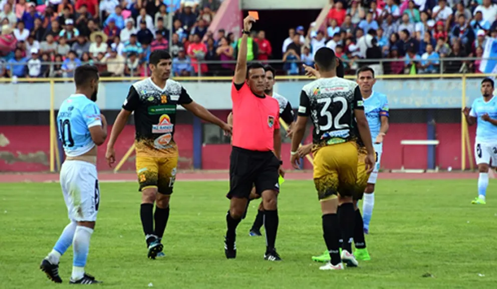 Alejandro Mancilla durante un partido del campeonato 2021. Foto: El Deber