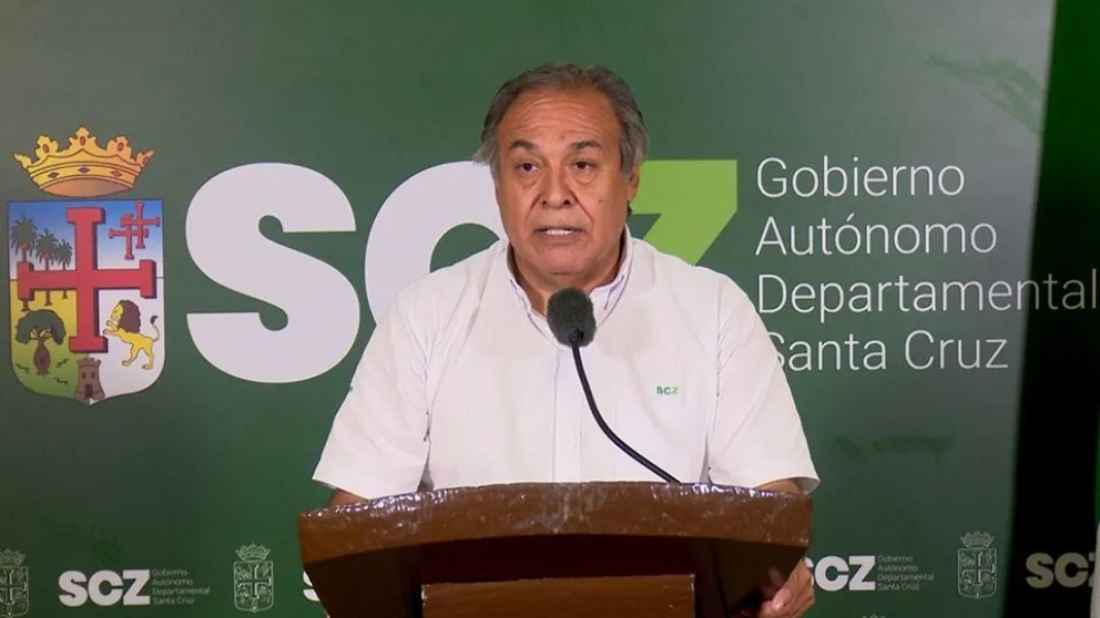 El director del Sedes durante su evaluación de la influenza. Foto: Gobernación de Santa Cruz