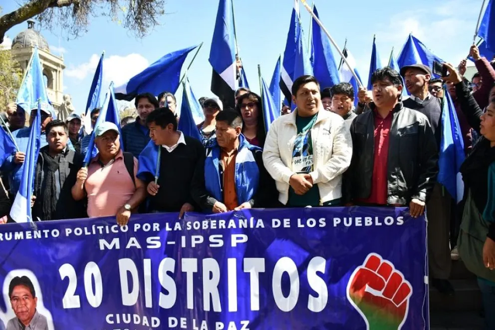 Dirigentes del MAS, del ala "arcista", dieron conferencia de prensa para invitar al X Congreso de ese partido político. Fotos: APG