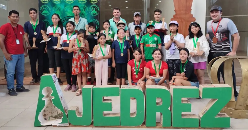 Los pensadores en la premiación tras el Nacional Clasificatorio. Foto: Federación Boliviana de Ajedrez.