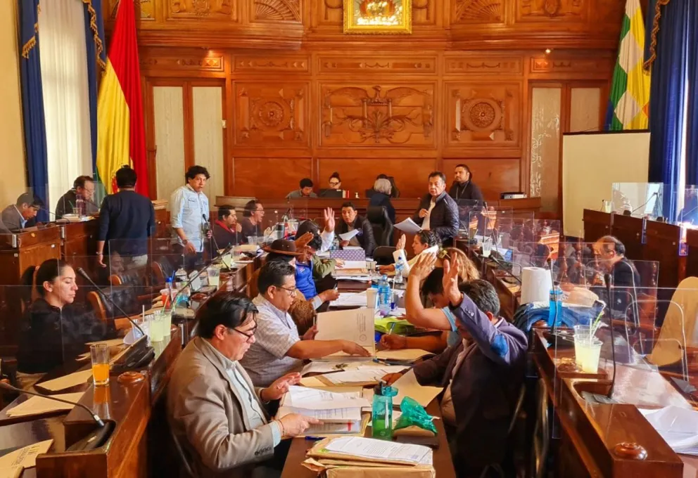 Los amparos paralizaron la etapa de evaluación de méritos. Foto: Senado Bolivia
