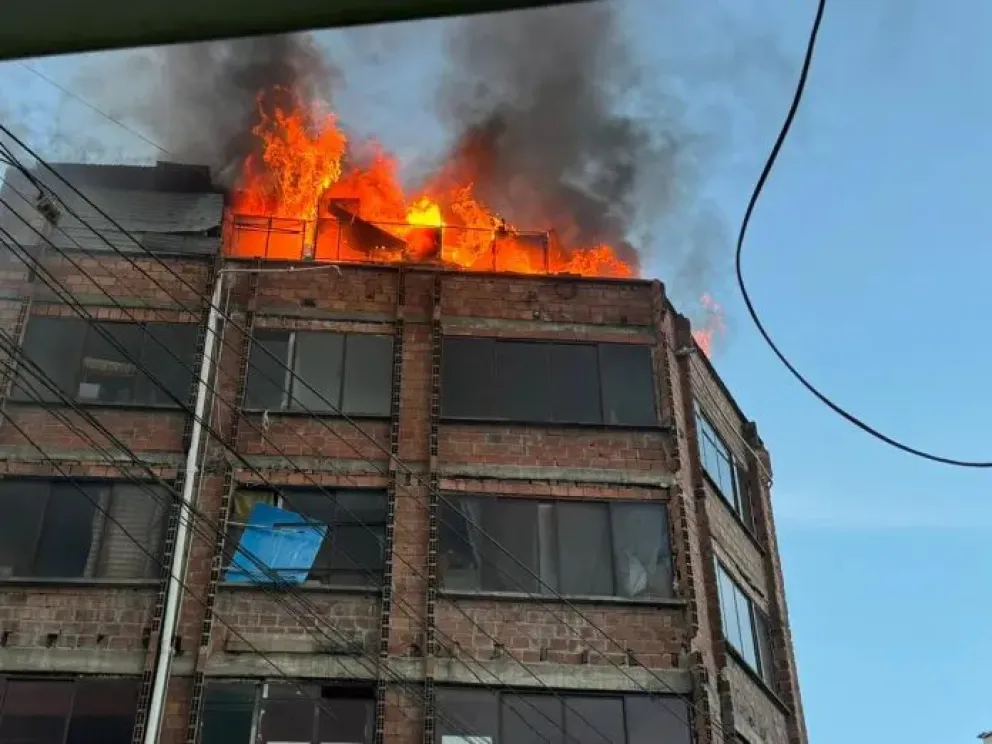 Una imagen de la vivienda que se incendió, ubicada en la Max Paredes y Buenos Aires de La Paz. Foto: Amun