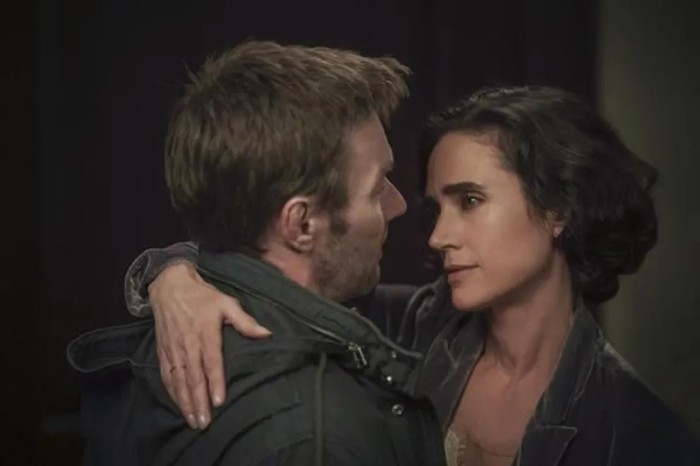 Los actores Joel Edgerton y Jennifer Connelly, en una escena de la serie "His Dark Materials". Foto: EFE