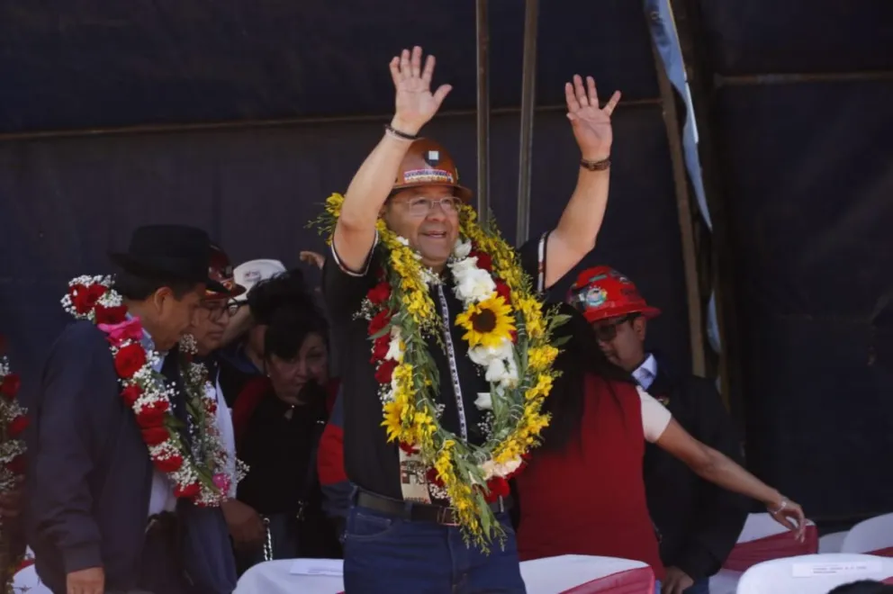 El Presidente Luis Arce en los actos protocolares por el Día del Trabajo.   Foto: APG 