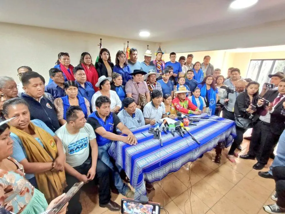 Evo Morales y su cúpula, el 22 de abril. Foto: Facebook del MAS 