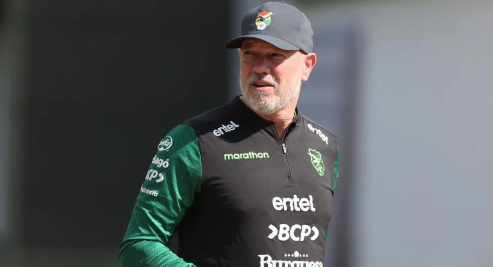 Antonio Carlos Zago observa con detenimiento los dos partidos finales.