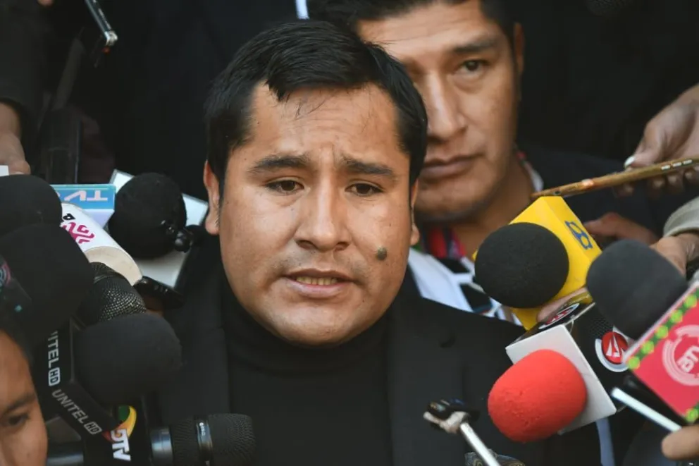 El presidente de la Cámara de Diputados, Israel Huaytari, en un contacto con la prensa. Foto: APG 