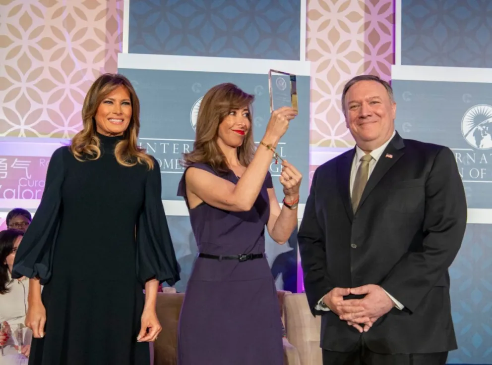 Ximena Galarza durante la premiación a las Mujeres de Coraje, en EEUU. Foto: @XimenaGalarza 