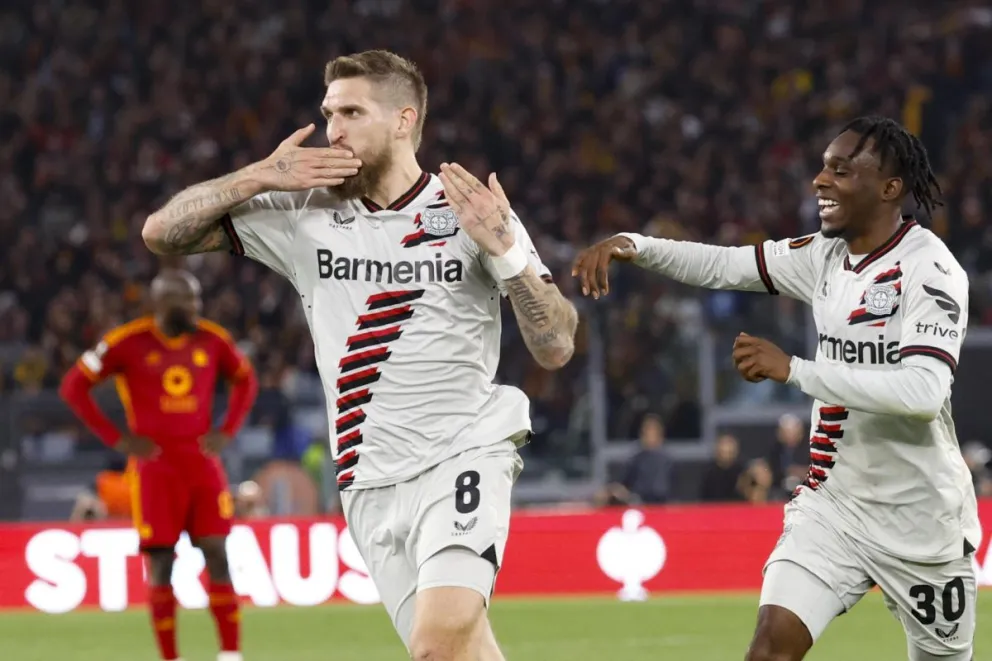 Andrich (8) celebra su tanto frente a la Roma. Foto: EFE.