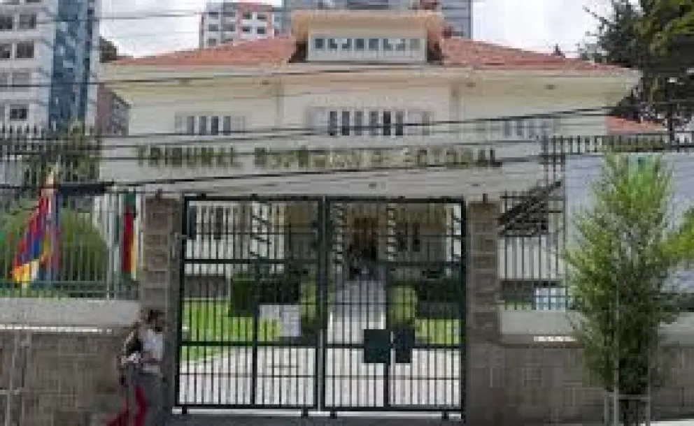 Las puertas del TSE Foto: ABI