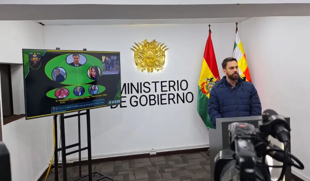 Eduardo Del Castillo, ministro de Gobierno, brinda conferencia de prensa. Foto. Erbol.