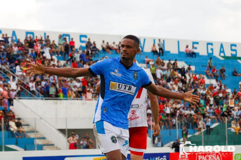 Daniel da Silva festeja un gol en el estadio Carlos Villegas. Foto: San Antonio.