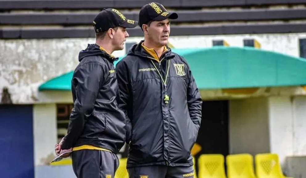 Ismael Rescalvo (der.) y su gemelo Juan  están de nuevo en The Strongest. 