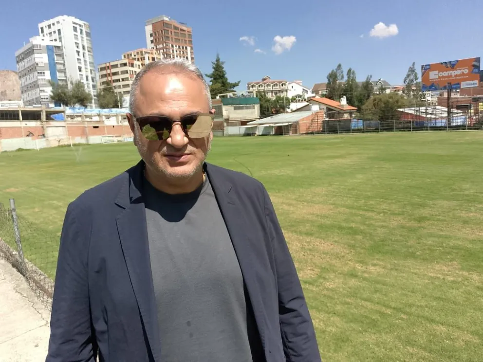 El presidente de la FBF en su visita a Calacoto, en un acto oficial de la entidad. Foto Sports 360